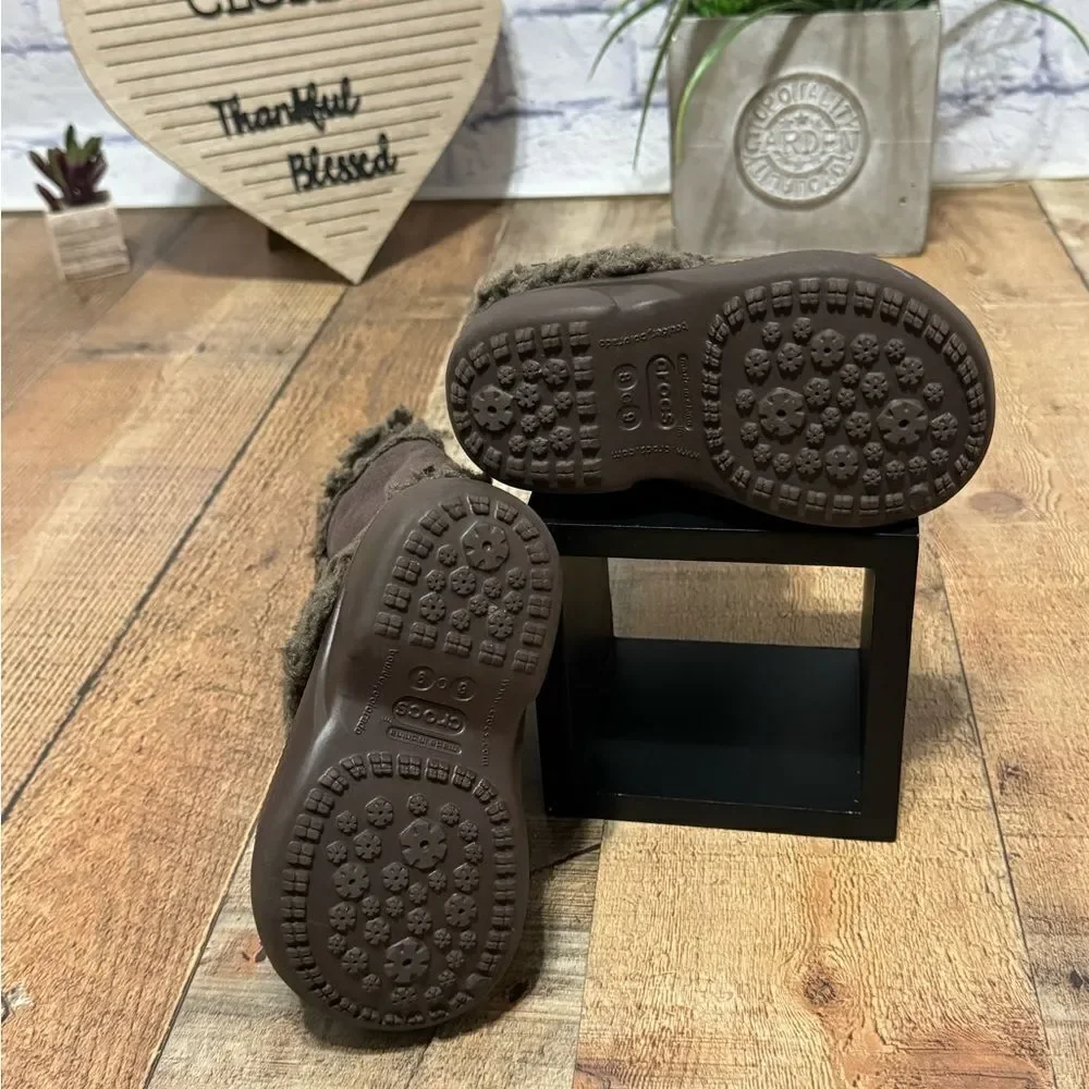Crocs Nadia Kids Boot Size 8/9 Brown Sherpa Faux Fur Lined Pull On Winter